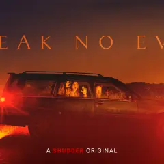 Finale di "Speak No Evil": persone spaventate in auto, con il titolo del film in alto e un'atmosfera inquietante.