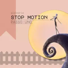 Jack Skeletron su una collina contorta, sotto una luna gialla, icona dei film stop motion.