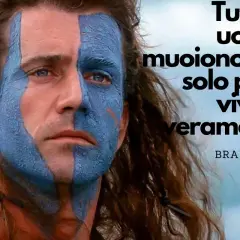 William Wallace con il volto dipinto di blu, citazione da Braveheart: "Tutti gli uomini muoiono, ma solo pochi vivono veramente." Frasi film d'azione.