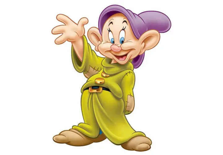 Un dei sette nani, con cappello viola e tunica verde, saluta allegramente.