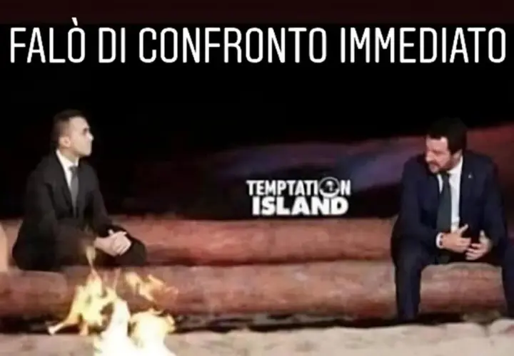 Meme film: due politici seduti su tronchi davanti a un falò, con il logo di Temptation Island.