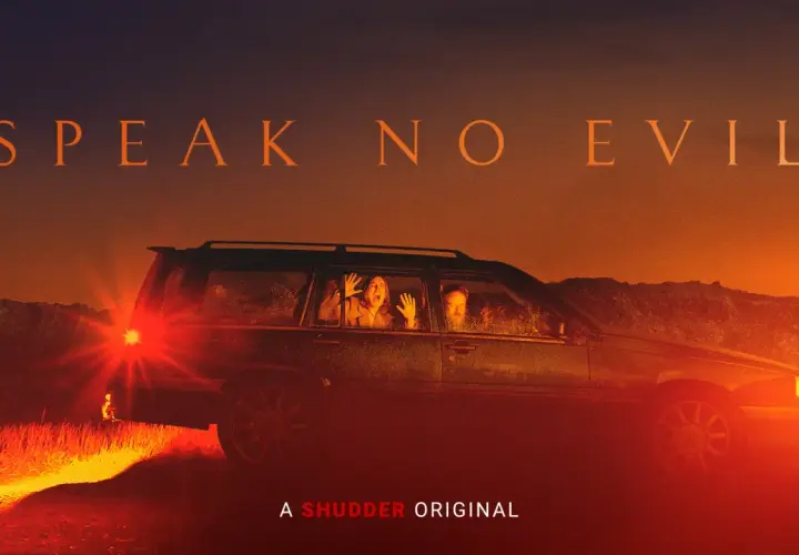 Finale di "Speak No Evil": persone spaventate in auto, con il titolo del film in alto e un'atmosfera inquietante.
