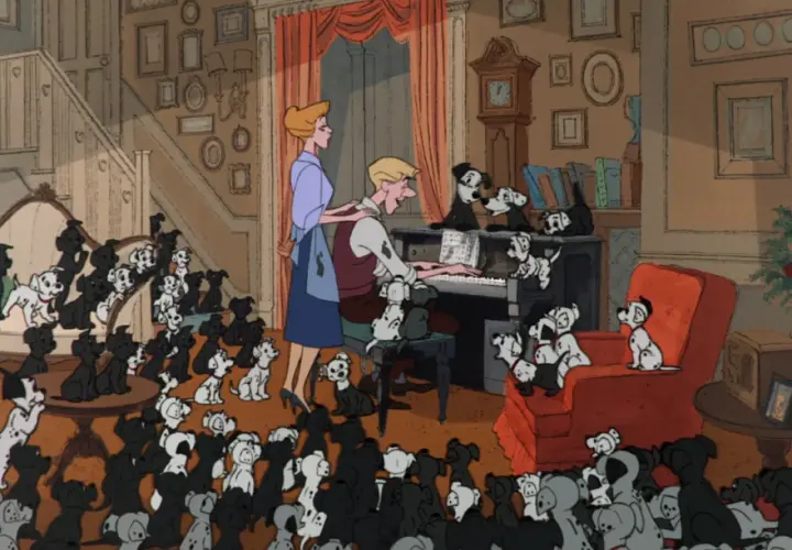 Una famiglia di dalmata, tra cui Pongo e Peggy, ascolta Roger suonare il piano.