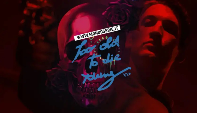Recensione "Too Old to Die Young": teschio decorato, rose e un volto maschile emergono da un'atmosfera rossa e misteriosa.