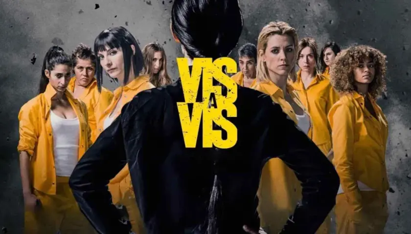 Un gruppo di donne in divise gialle, con il logo "VIS A VIS" in evidenza. La trama di Vis a Vis è ricca di colpi di scena.