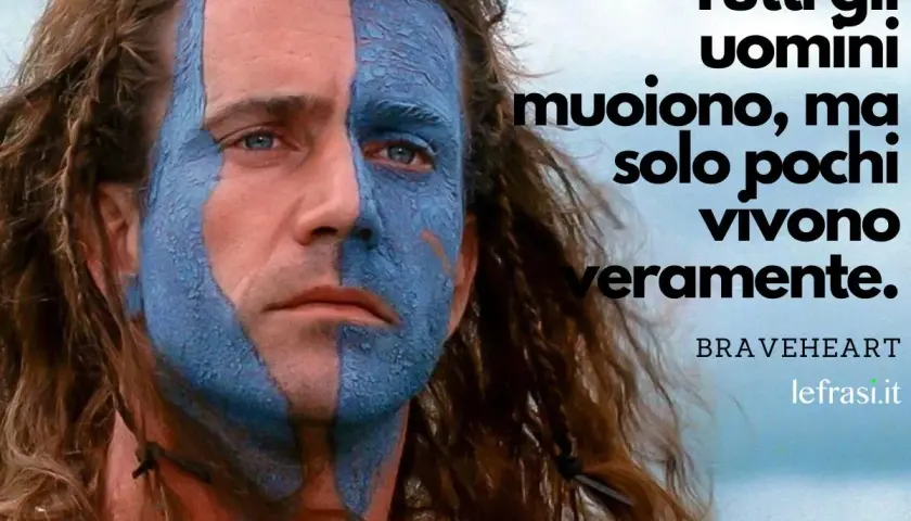 William Wallace con il volto dipinto di blu, citazione da Braveheart: "Tutti gli uomini muoiono, ma solo pochi vivono veramente." Frasi film d'azione.