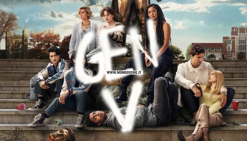 Il cast della gen v serie posa su una scalinata, con edifici universitari sullo sfondo.