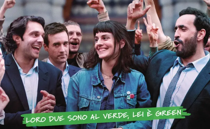 Un anno difficile, recensione della commedia tra satira e fragilità