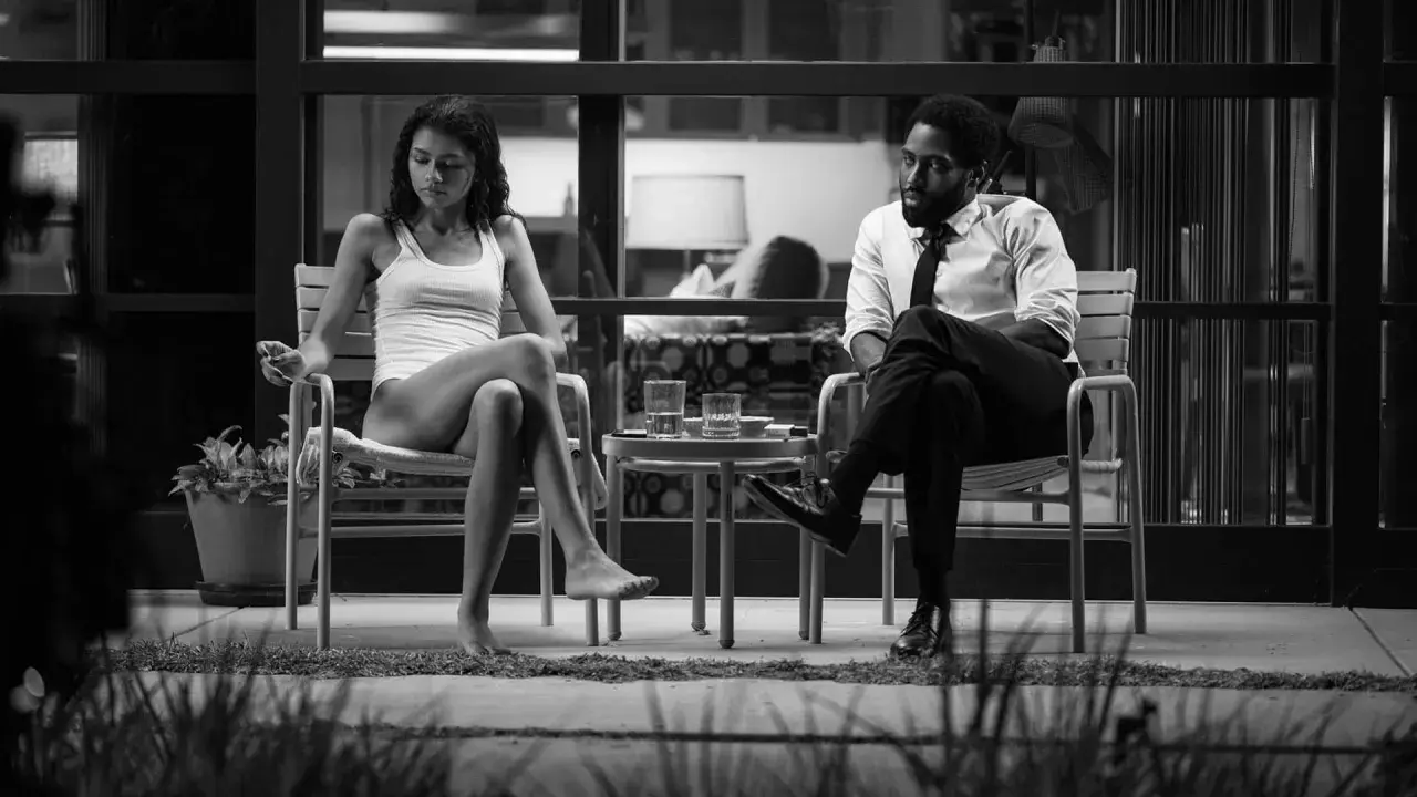 Malcolm e Marie, un dialogo intenso tra due anime. La tensione è palpabile mentre si confrontano, esplorando il significato del loro amore e delle loro vite.