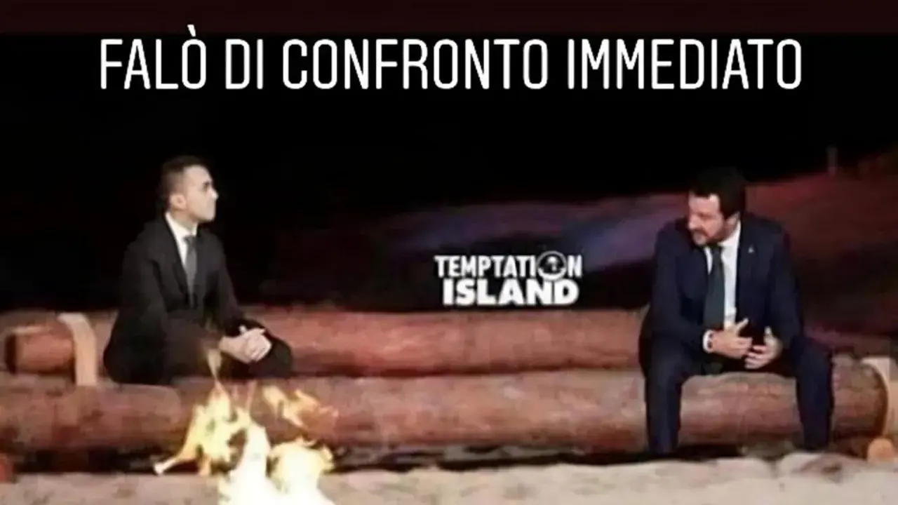 Meme film: due politici seduti su tronchi davanti a un falò, con il logo di Temptation Island.