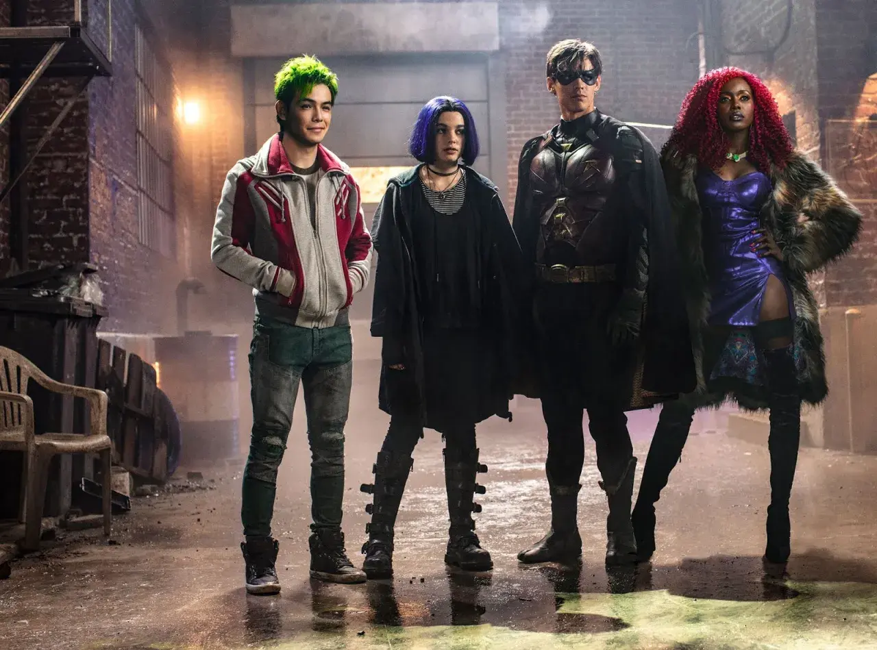 I quattro protagonisti di Titans, in una scena che anticipa la loro recensione.
