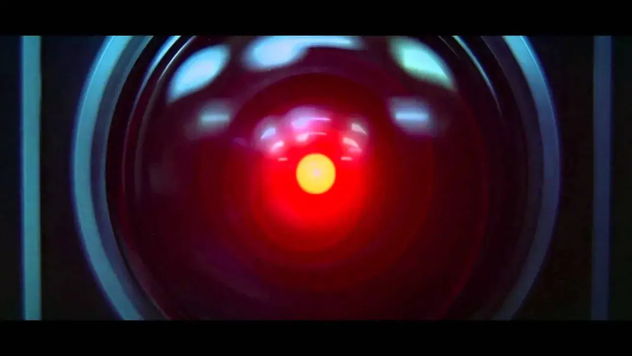 L'occhio rosso di HAL 9000, simbolo del significato di 2001 Odissea nello spazio: intelligenza artificiale e coscienza.
