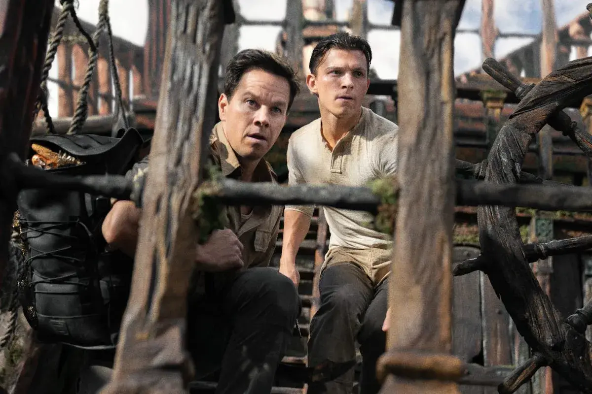 Recensioni Uncharted (film): Mark Wahlberg e Tom Holland in un'avventura mozzafiato tra rovine e tesori perduti.