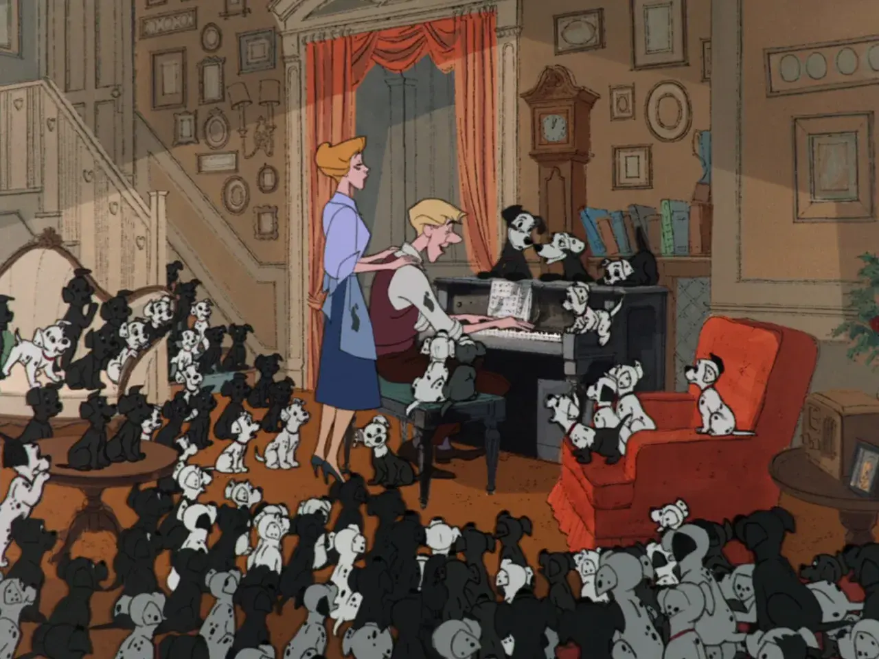 Una famiglia di dalmata, tra cui Pongo e Peggy, ascolta Roger suonare il piano.