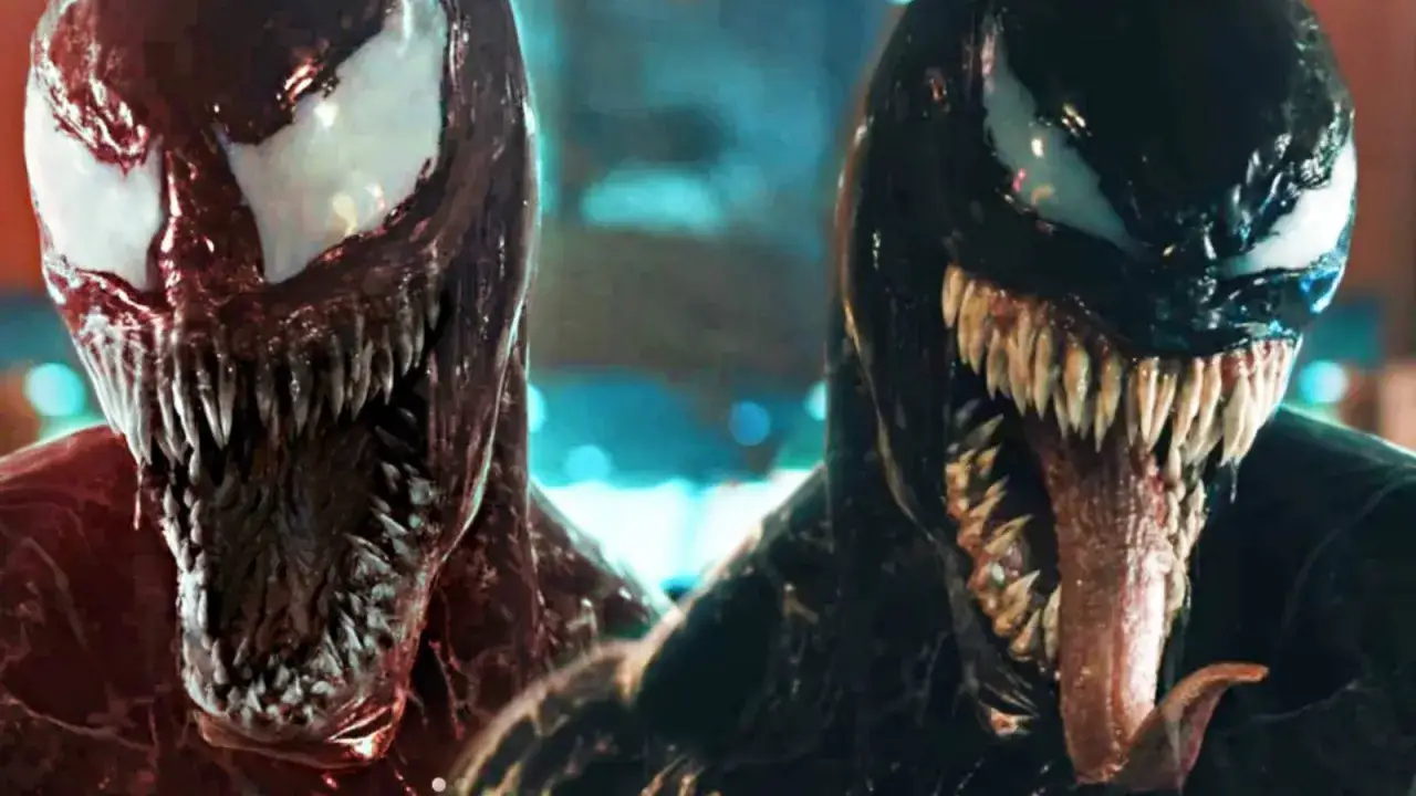 Venom e Carnage, due simbionti con denti affilati e lingue lunghe, si fronteggiano in uno scontro epico.