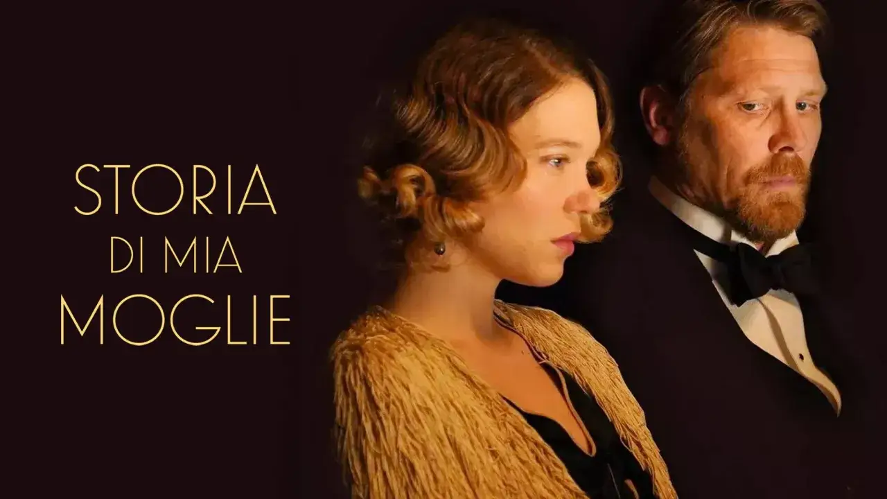La storia di mia moglie: un uomo e una donna in abiti eleganti, con il titolo del film in sovrimpressione.