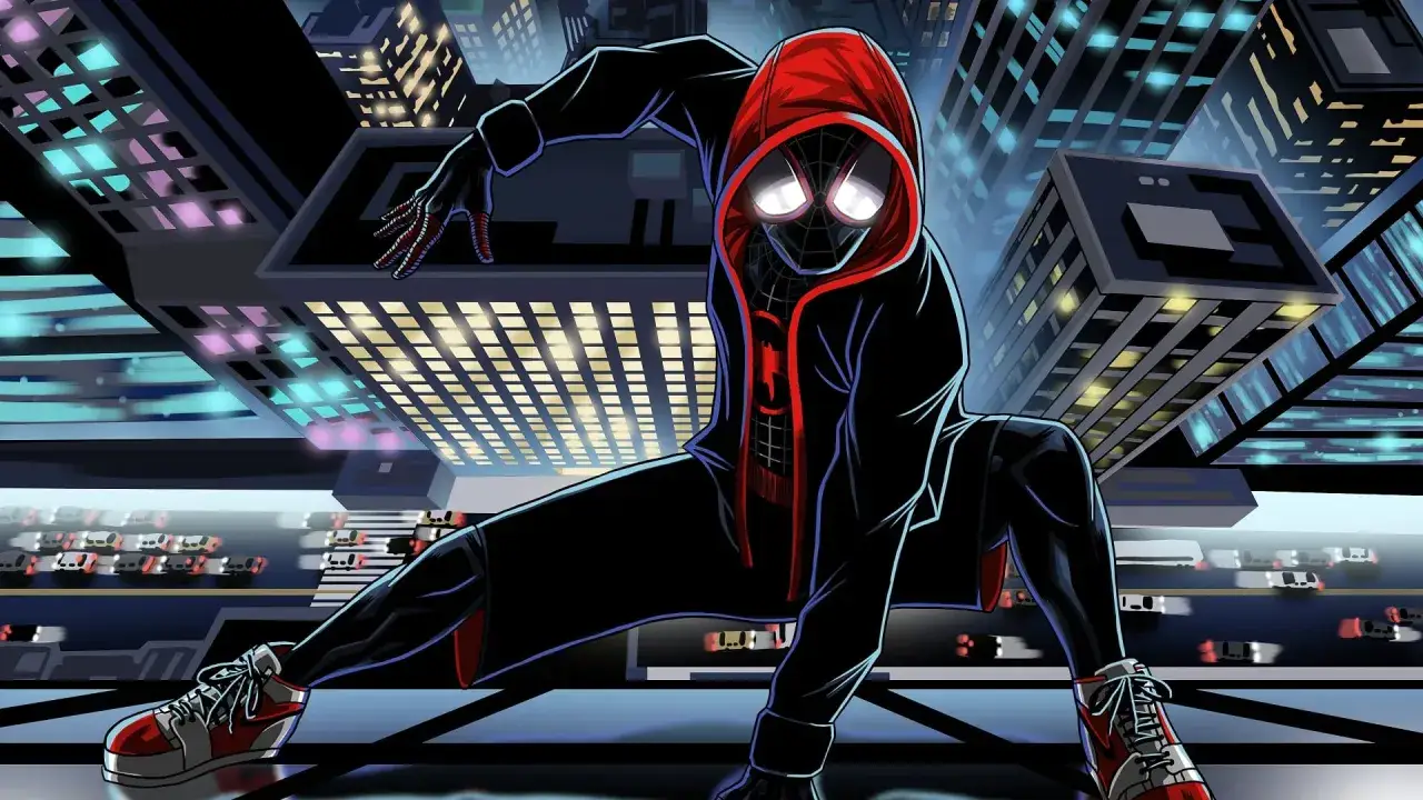 Miles Morales, protagonista del film 1, in posa su un tetto con la città illuminata sullo sfondo.